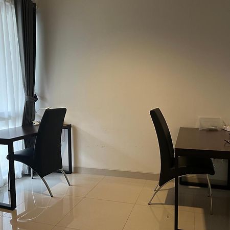 2 Floor Cozy House In Wisteria Jakarta Garden City Bagian luar foto