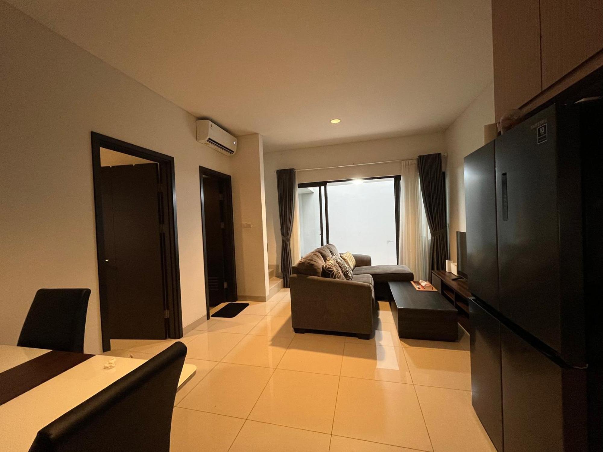 2 Floor Cozy House In Wisteria Jakarta Garden City Bagian luar foto
