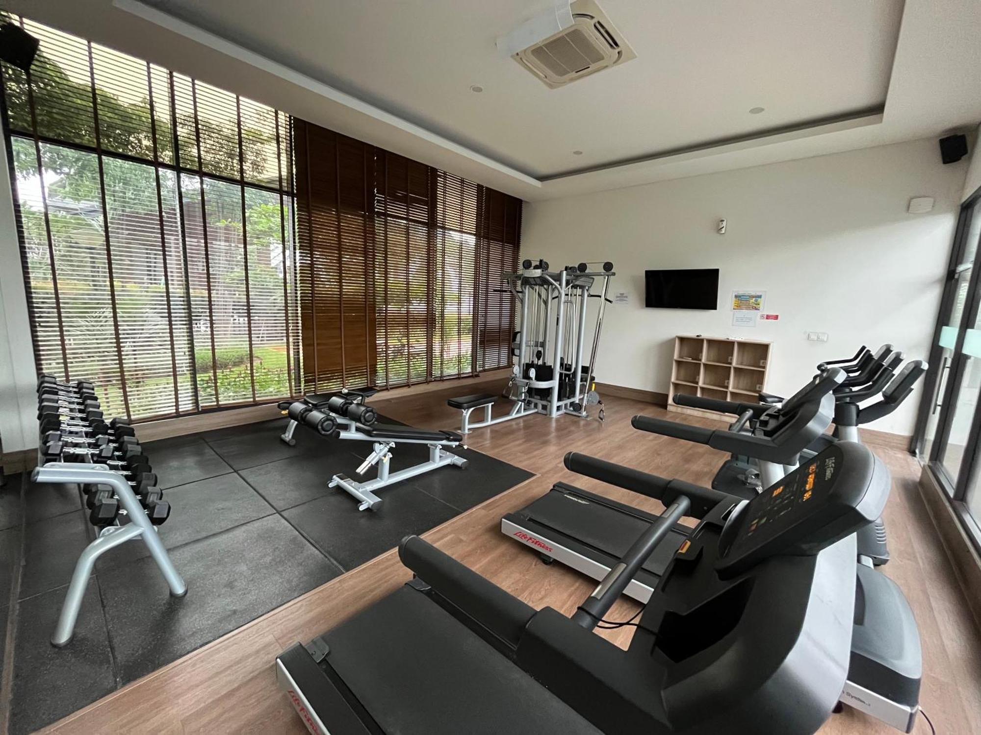 2 Floor Cozy House In Wisteria Jakarta Garden City Bagian luar foto