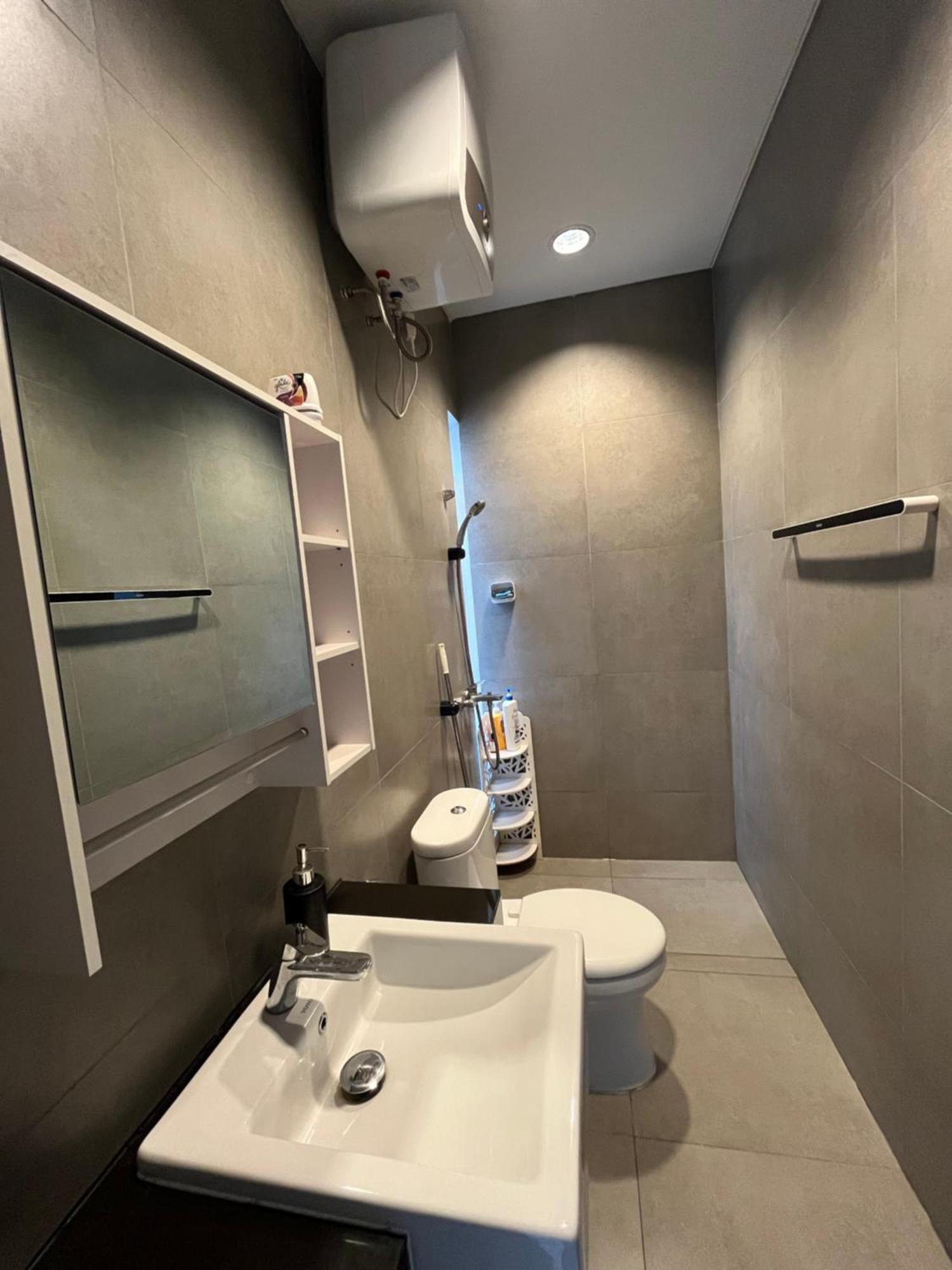 2 Floor Cozy House In Wisteria Jakarta Garden City Bagian luar foto