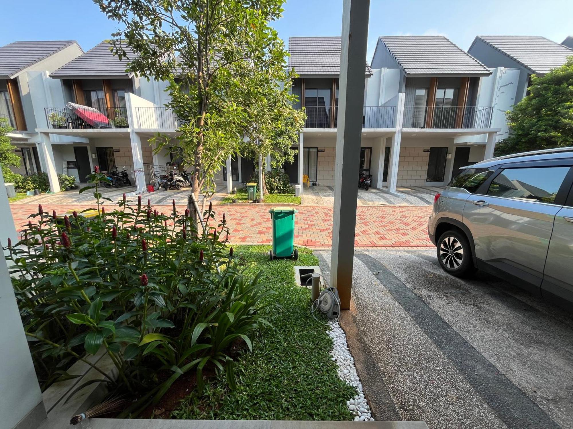 2 Floor Cozy House In Wisteria Jakarta Garden City Bagian luar foto